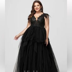 NWT JJ's House Plus Size Ball-Gown V-Neck Tulle Prom Dress